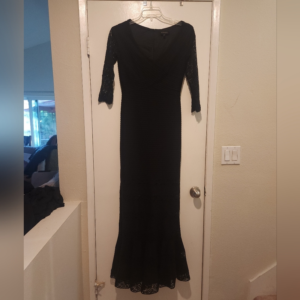 Elegant Black Lace Evening Gown